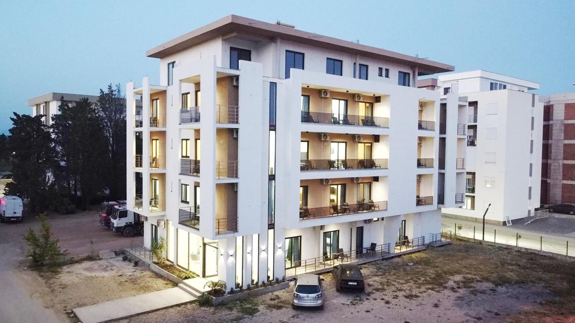 Supreme Luxury Aparthotel Ulcinj Exterior photo